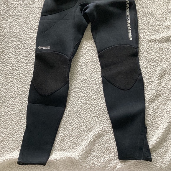 Magic Marine 6mm Wetsuit in black. Youth size XL, adult size small/medium - Picture 2 of 9